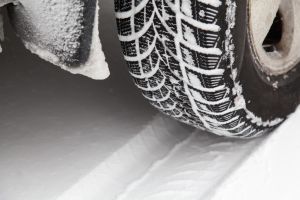 V historicky prvom zimnom teste „cargo/commercial“ pneumatík vzbudila u skúšobného tímu ADAC/ÖAMTC väčšina preverovaných produktov nespokojnosť s bočným vedením na snehu. Ilustračné foto: Dreamstime.